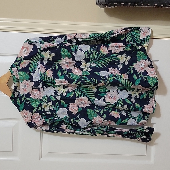 Old Navy Floral button up - Picture 4 of 4